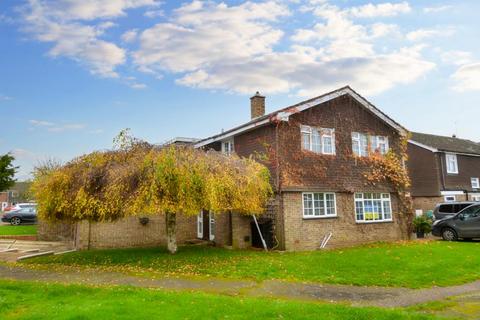 4 bedroom detached house for sale, Birch Close, Broom