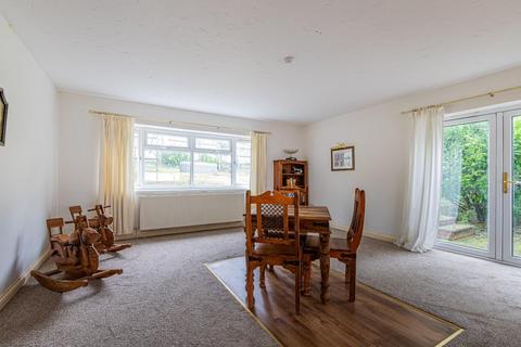 5 bedroom end of terrace house for sale, Elfed Avenue, Penarth CF64