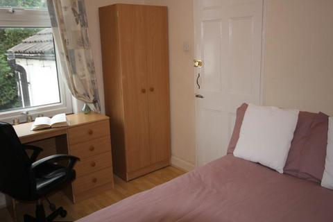 2 bedroom house share to rent, South Street, Derby,