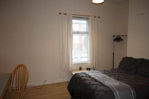 2 bedroom house share to rent, South Street, Derby,