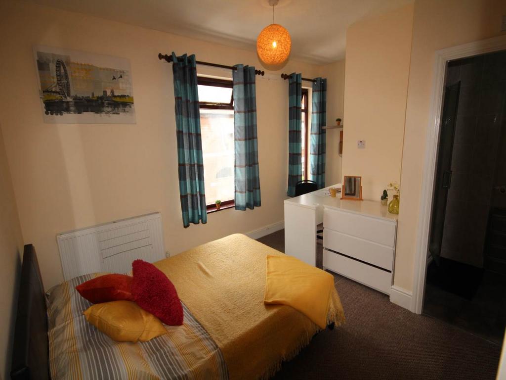 Bedroom - First Floo