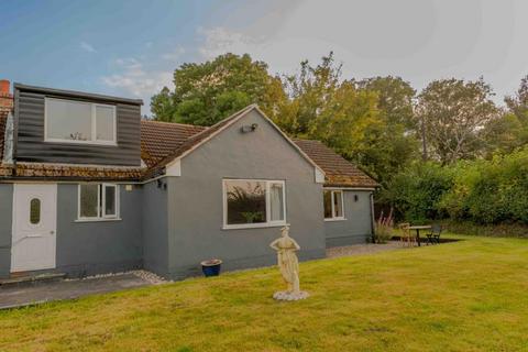 3 bedroom detached bungalow to rent, Eardisley,  Hereford,  HR3