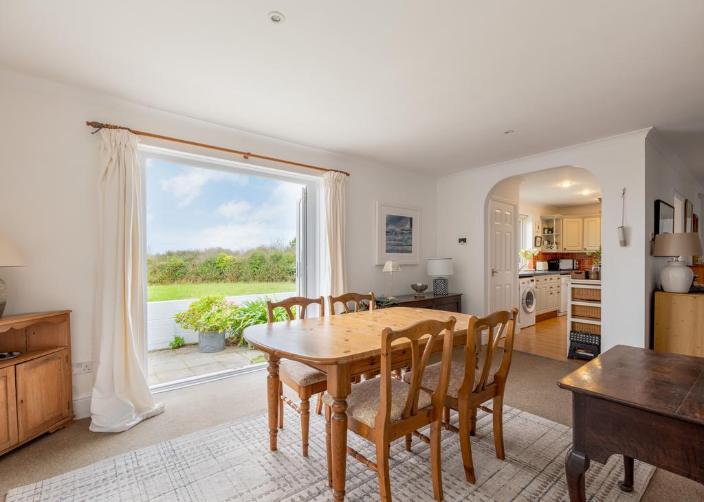 6724c52609251 Trelawney Court 1-18