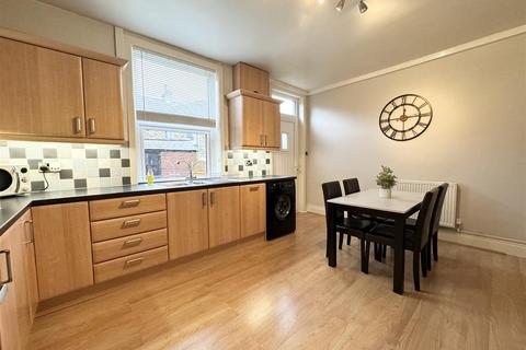 18 Albert Road, Clayton West, Huddersfield, HD8 9NL