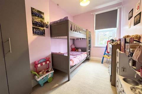 18 Albert Road, Clayton West, Huddersfield, HD8 9NL