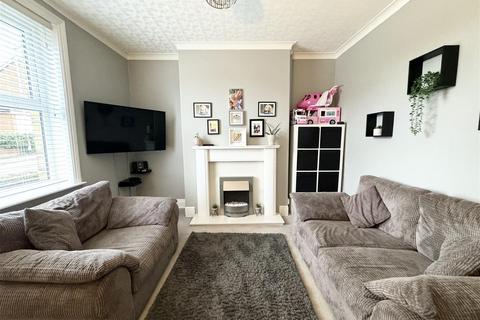 18 Albert Road, Clayton West, Huddersfield, HD8 9NL