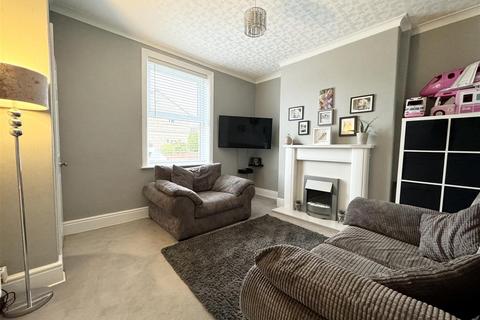 18 Albert Road, Clayton West, Huddersfield, HD8 9NL