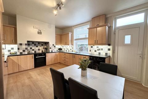 18 Albert Road, Clayton West, Huddersfield, HD8 9NL