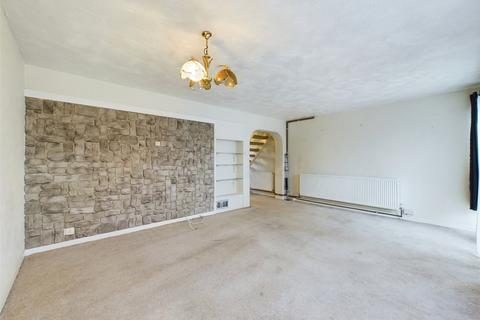 3 bedroom terraced house to rent, Quarles Close, Romford RM5