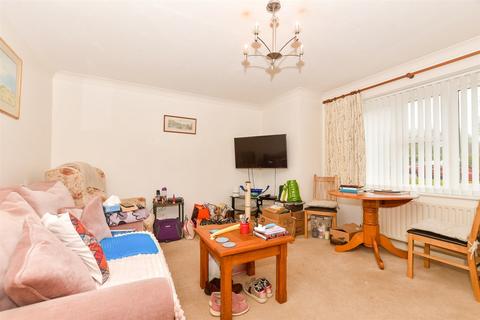 2 bedroom ground floor flat for sale, Linden Chase, Uckfield, East Sussex