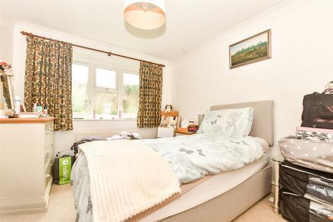 2 bedroom ground floor flat for sale, Linden Chase, Uckfield, East Sussex