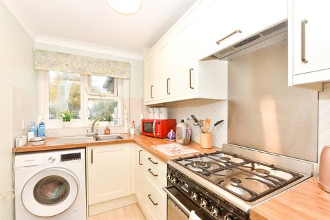 2 bedroom ground floor flat for sale, Linden Chase, Uckfield, East Sussex