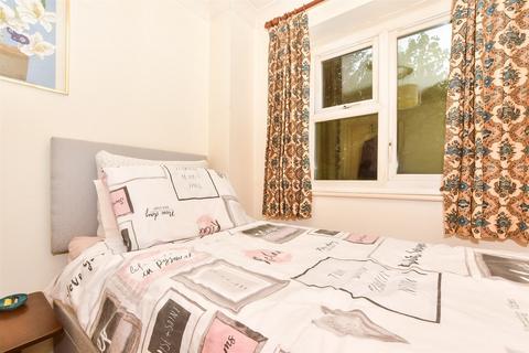2 bedroom ground floor flat for sale, Linden Chase, Uckfield, East Sussex