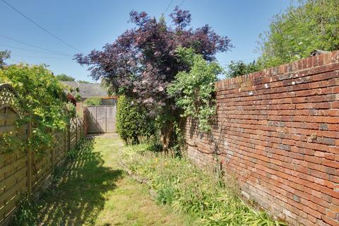 3 bedroom end of terrace house for sale, Central Romsey