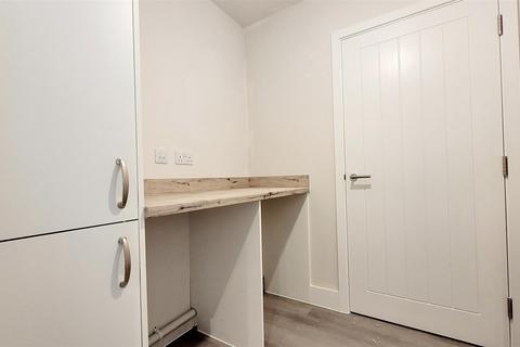 2 bedroom flat for sale, Windebanks, Box, Corsham, SN13 8FA