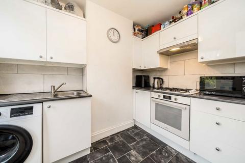 2 bedroom flat for sale, Grange Park, London W5