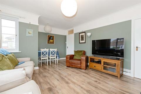 14 Anscombe Road, Worthing, BN11 5EN