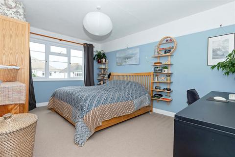 14 Anscombe Road, Worthing, BN11 5EN
