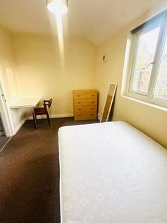 2 bedroom house to rent, Moorland Road, Leeds LS6