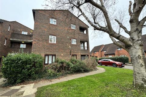 1 bedroom apartment to rent, Green Walk, Hampton, TW12