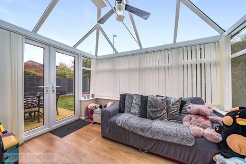 9 Albion Gardens Close, Royton, Oldham, OL2 6PW