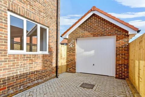 4 bedroom detached house for sale, Daisy Drive, Hailsham, East Sussex