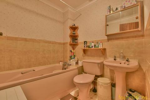 37 Mistley Close, Bexhill-on-sea, TN40 2TD