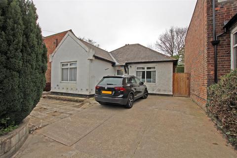 2 bedroom detached bungalow to rent, Hucknall Road, Nottingham NG5