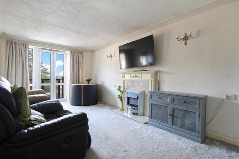 1 bedroom retirement property for sale, Turners Hill, Cheshunt