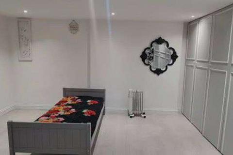 Studio to rent, Harrow, HA2