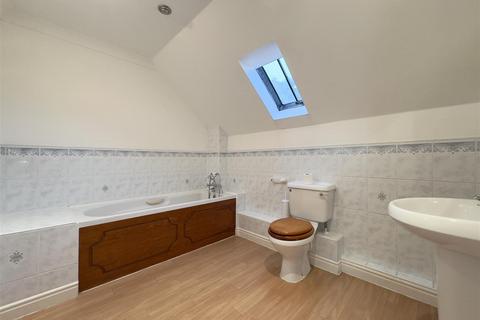 2 bedroom semi-detached house to rent, Bezant Place, Newquay TR7