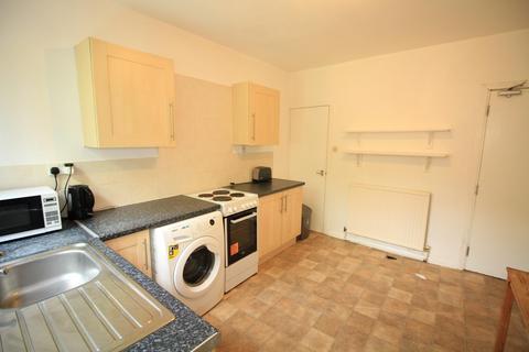 2 bedroom terraced house to rent, Cromwell Street, Nottingham NG7