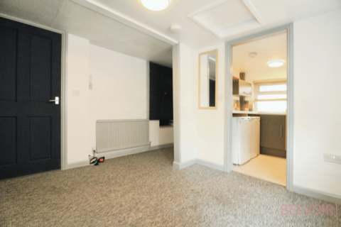 3 bedroom flat to rent, North Sherwood Street, Nottingham NG1