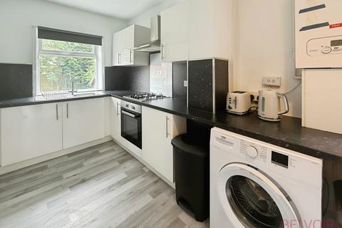 4 bedroom semi-detached house to rent, Highfield Road, Nottingham NG7