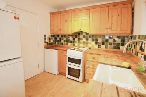 4 bedroom terraced house to rent, Cromwell Street, Nottingham NG7