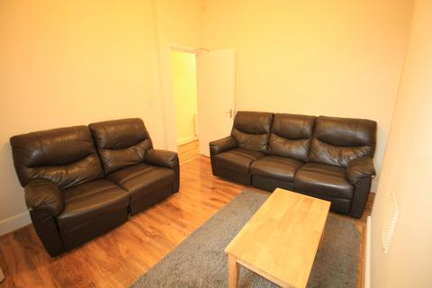 4 bedroom end of terrace house to rent, Tudor Grove, Nottingham NG1