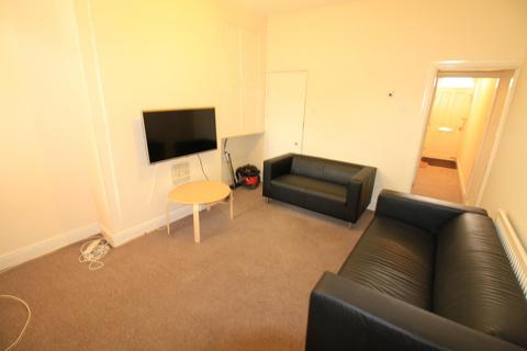 4 bedroom terraced house to rent, Cromwell Street, Nottingham NG7