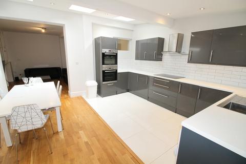 6 bedroom terraced house to rent, Cromwell Street, Nottingham NG7