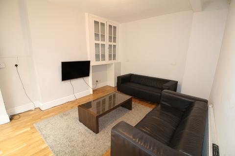 6 bedroom terraced house to rent, Cromwell Street, Nottingham NG7