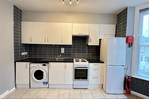 2 bedroom apartment to rent, Sydney Road, London N8