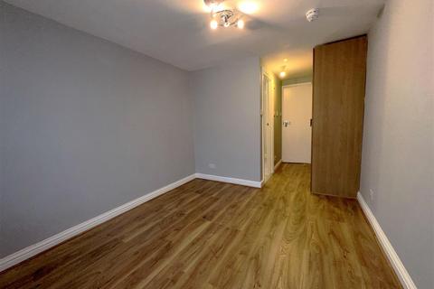 2 bedroom apartment to rent, Sydney Road, London N8