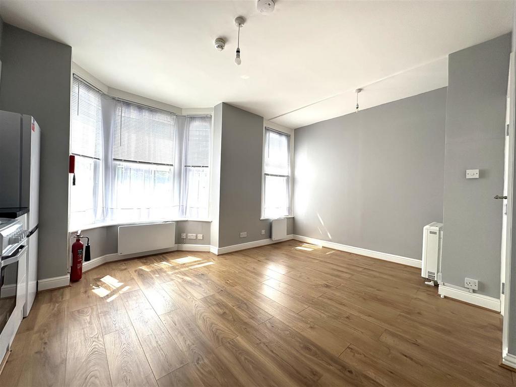 Apartment in London - View 3