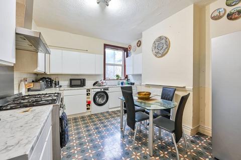 3 bedroom flat to rent, Westmoreland Road, Elephant and Castle, London, SE17