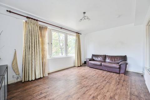 3 bedroom flat to rent, Madron Street, Elephant and Castle, London, SE17