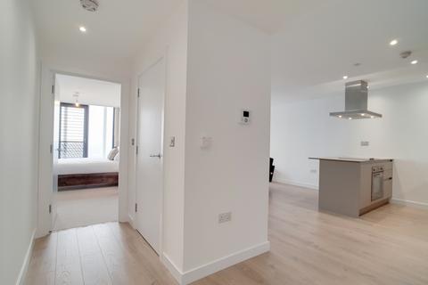 1 bedroom apartment to rent, Stratosphere Tower, London E15