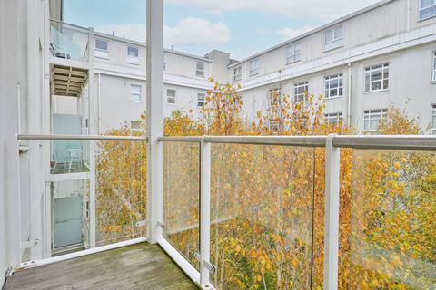 2 bedroom flat for sale, Bromyard House, East Acton, London, W3