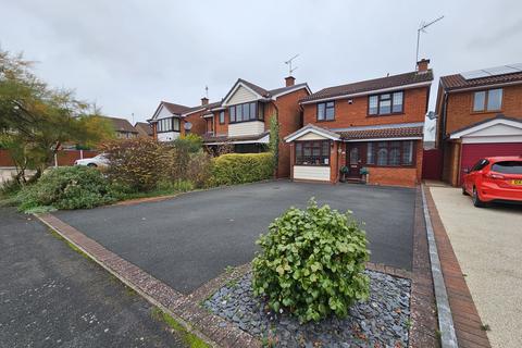 4 bedroom detached house to rent, Cairns Drive, Stafford, ST16