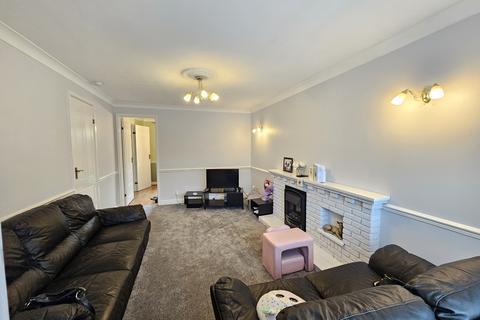 4 bedroom detached house to rent, Cairns Drive, Stafford, ST16