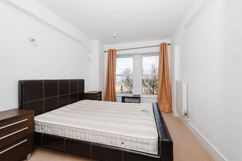 3 bedroom flat to rent, Cadogan Road, Woolwich, London, SE18