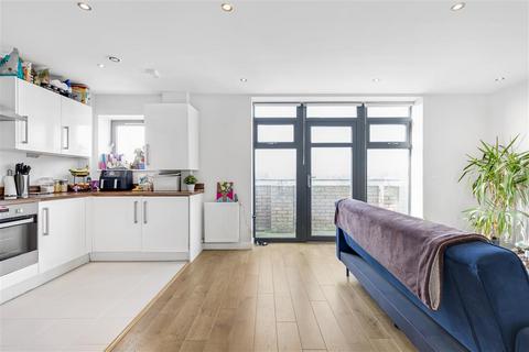 2 bedroom flat for sale, Lochinvar Street, SW12